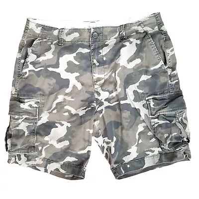Old Navy Lived-In Straight Flat Front Mid Rise Camo Cargo Shorts Size 36 X 9 • $18.98