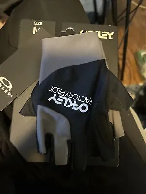 Oakley Factory Pilot Gloves Medium • $24