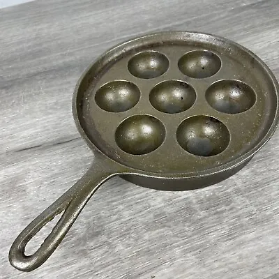  Vintage 32D HS Cast Iron Corn Pancake Muffin Egg Poacher Skillet / Pan  • $36.99
