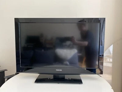 £45 • Buy TOSHIBA LCD COLOUR TV MODEL NO 32BV702B 32” Great Condition!