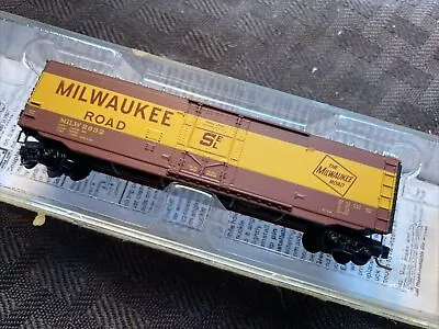 Micro Trains Z Scale 50’ Standard Box Car Plug Door Milwaukee Road • $49.99