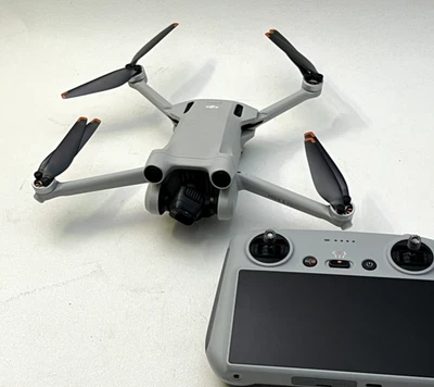$830 • Buy DJI Mini 3 Pro Camera Drone (with Build In Screen RC Remote)
