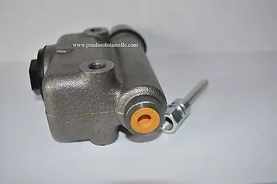 Yale Forklift Truck Master Cylinder 504805768065797600800051731220050678 • $68