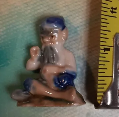 Vintage WADE WHIMSIES Ireland MINIATURE SEATED Pixie LEPRECHAUN (Small Chip) • $10.95