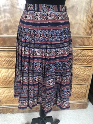 £10 • Buy Beautiful Vintage Jaeger Pleated Light Wool Skirt Perfect For Spring! 30” Waist