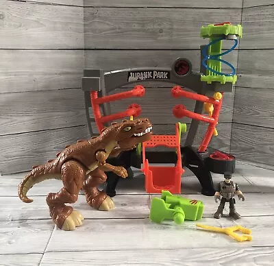 Imaginext Jurassic World Playset Research Lab T-Rex Dinosaur & Figure  • £17