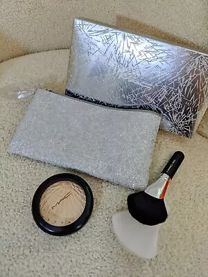 £64.94 • Buy Authentic MAC Firelit Champagne Gift Set Highlighter Double Gleam Brush 143