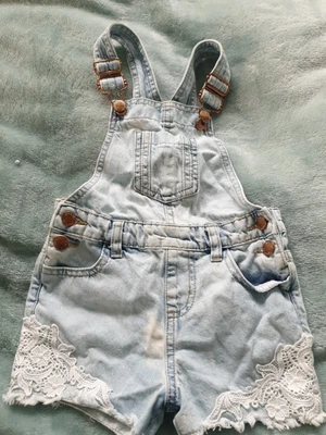 £1.50 • Buy Denim Short Dungarees With Applique Age 3-4