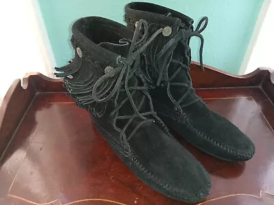 Minnetonka Women’s Sz 7 Black Suede Leather Fringe Moccasin Ankle Boots EUC! • $22