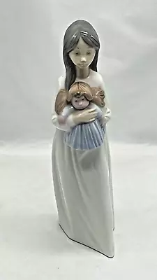 NAO By Lladro Figurine Girl With Doll DAISA 1990 #575 • £15