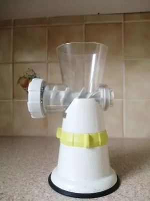 Meat Mincer Machine • £10