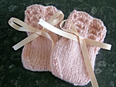 Hand Knitted Baby Mittens In Baby Peach Size New Born (6) • £3.20