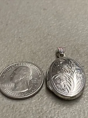 Vintage 925 Sterling Silver Oval Photo Locket Great For Pictures Of Loved Ones • $19.04