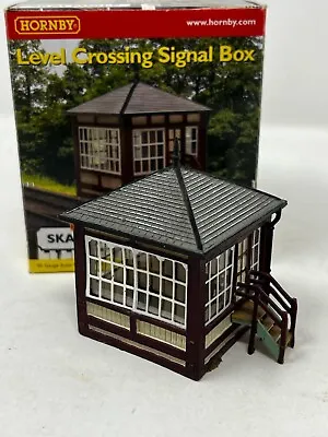HORNBY OO/HO  SKALEDALE  LEVEL CROSSING SIGNAL BOX R8589 Boxed • £15