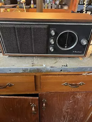 Vintage AM/FM/AFC Radio “The Broadmoor” Works • $90