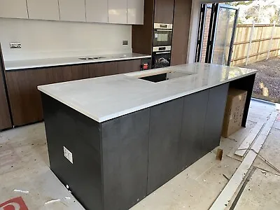 Luxury Kitchen Cabinets And 20mm Quartz Kitchen Worktop • £1