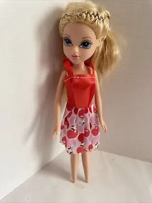 2009 Moxie Girlz Teenz Avery Doll Blond Hair Blue Eyes Red Dress • $5.68