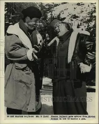 1964 Press Photo Pierre Jalbert Gets Advice From Mickey Rooney On Handling A Gun • $17.99