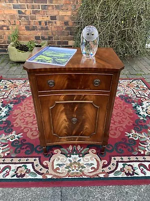 Bevan Funnell Reprodux Flame Mahogany Bedside Cabinet Lamp Table Side Cabinet • £145