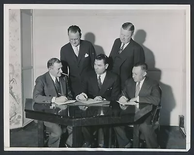 1932 Jack Dempsey  Signs Max Baer And Max Schmeling For Bout  Vintage Photo • $39.95