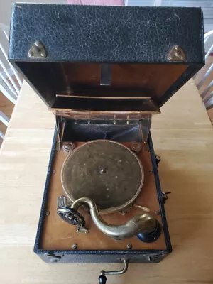 Carryola Model 40 Antique Phonograph - As Is • $55