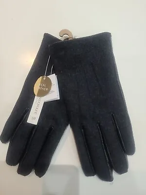 Accessorize Gloves • £12