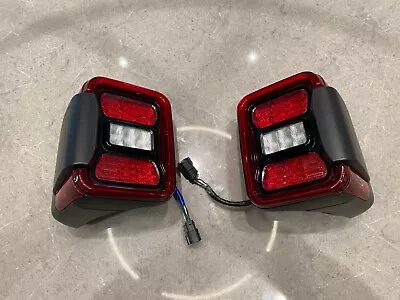 $549.95 • Buy 20-23 Jeep Gladiator Mopar OEM LED Tail Light Set Great Condition JT 2022 2023