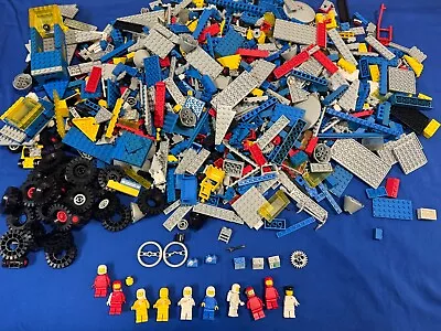 LEGO 5 Pound Mixed Brick Lot Includes 1980's Classic Space Astronaut Minifigures • $31