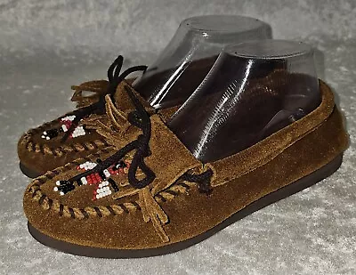 Minnetonka Women's Suede Brown  Leather Moccasins Thunderbird Bead Size 7.5 • $22