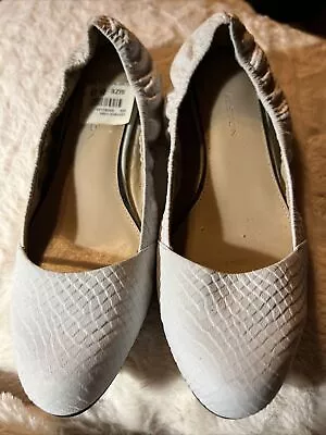 NEW H By Halston MOLLIE Snake Embossed Leather Flats 8M Winter White • $12.99