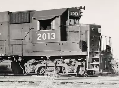 Penn Central Railroad PCTC #2013 GP38 Electromotive Train Photo Burlington NJ • $16.97