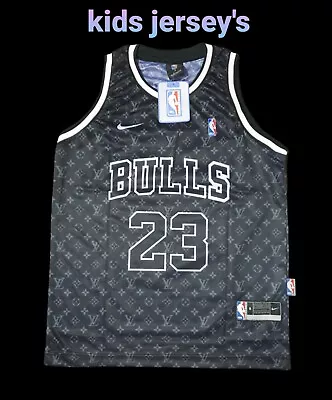 Chicago Bulls Black And White Michael Jordan 23 Jersey Size 10 (childs Jersey's) • $59.99