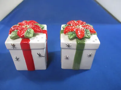 $2.99 • Buy Vintage Christmas Holiday Poinsettia Salt And Pepper Shakers