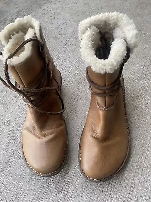 UGG Caspia Women's 7 Boots Brown Shearling Sheepskin Leather Ankle Nice 🔥 Lined • $45