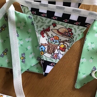 £8.50 • Buy Unique Handmade Garden Bunting Bees Butterfly Buttons 2.2 Metre Approx 13 FLAG