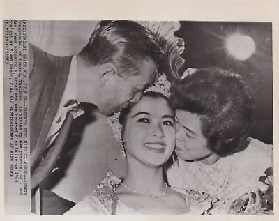 1965 Press Photo Beauty Apasra Hongsakula Crowned Miss Universe At Miami Beach • $18.88