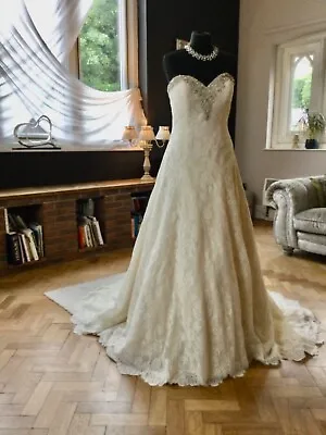Lace Wedding Dress By Madeline Gardner • £99