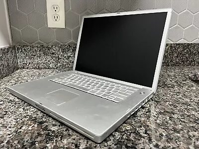 Apple PowerBook A1095 15.2  Laptop - M9421LL/A (April 2004) • $0.99