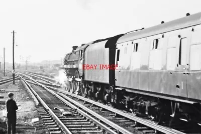 Photo  Standard Class 5 Loco No 73080 Leaving Basingstoke  Station 1967 • £1.45