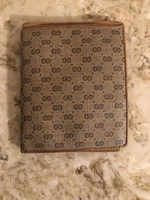 $80 • Buy Vintage GUCCI Mens Signature Wallet 