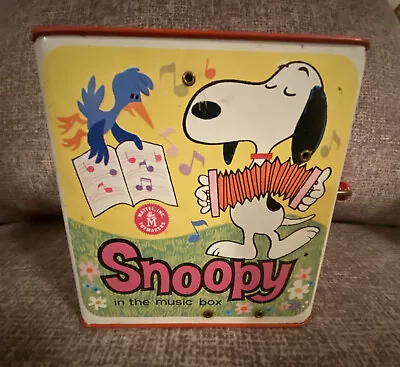 Vintage 1966 PEANUTS & SNOOPY Mattel Jack In The Metal Music Box  • $10