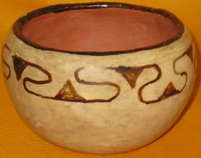 SOUTHWEST ?ZIA?/?MARICOPA? POTTERY POT CA 1940's BUFF BROWN On RED 2 1/8 H  • $495