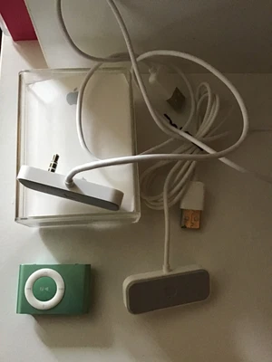 $25 • Buy Apple Ipod Shuffle 2nd Gen (green) For Parts Not Working (case Plus 2 Chargers)