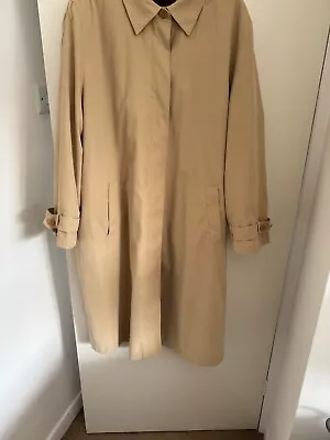 M&S Women’s Raincoat Generous Size 20 • £10