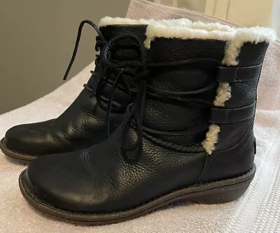 UGG Women’s Caspia Short Black Shearling Lined 6  Leather Boots Size 9 S/N 1932 • $40