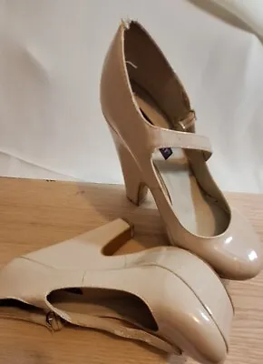MOJO Moxy Tan High Heel Shoes Women's Size 8 • $10