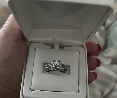 $400 • Buy Zales Diamond Ring With Diamond Band