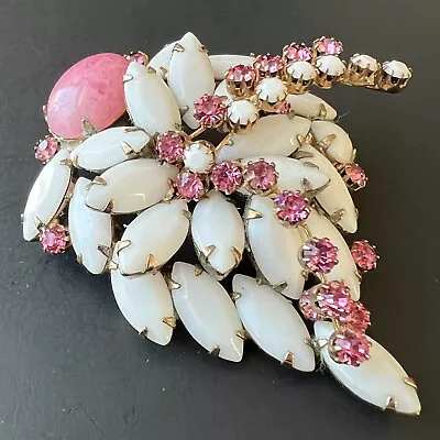 D&E JULIANA Vintage Pink Peking Glass White Milk Flower 1960s Brooch Pin WOW A48 • $5