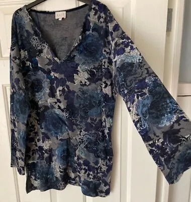 East Ladies Size Large Top • £4