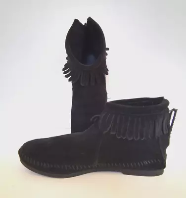 Minnetonka Women Fringe Hard Sole Moccasin Boots Black Leather Back Zip Size 7.5 • $25.50